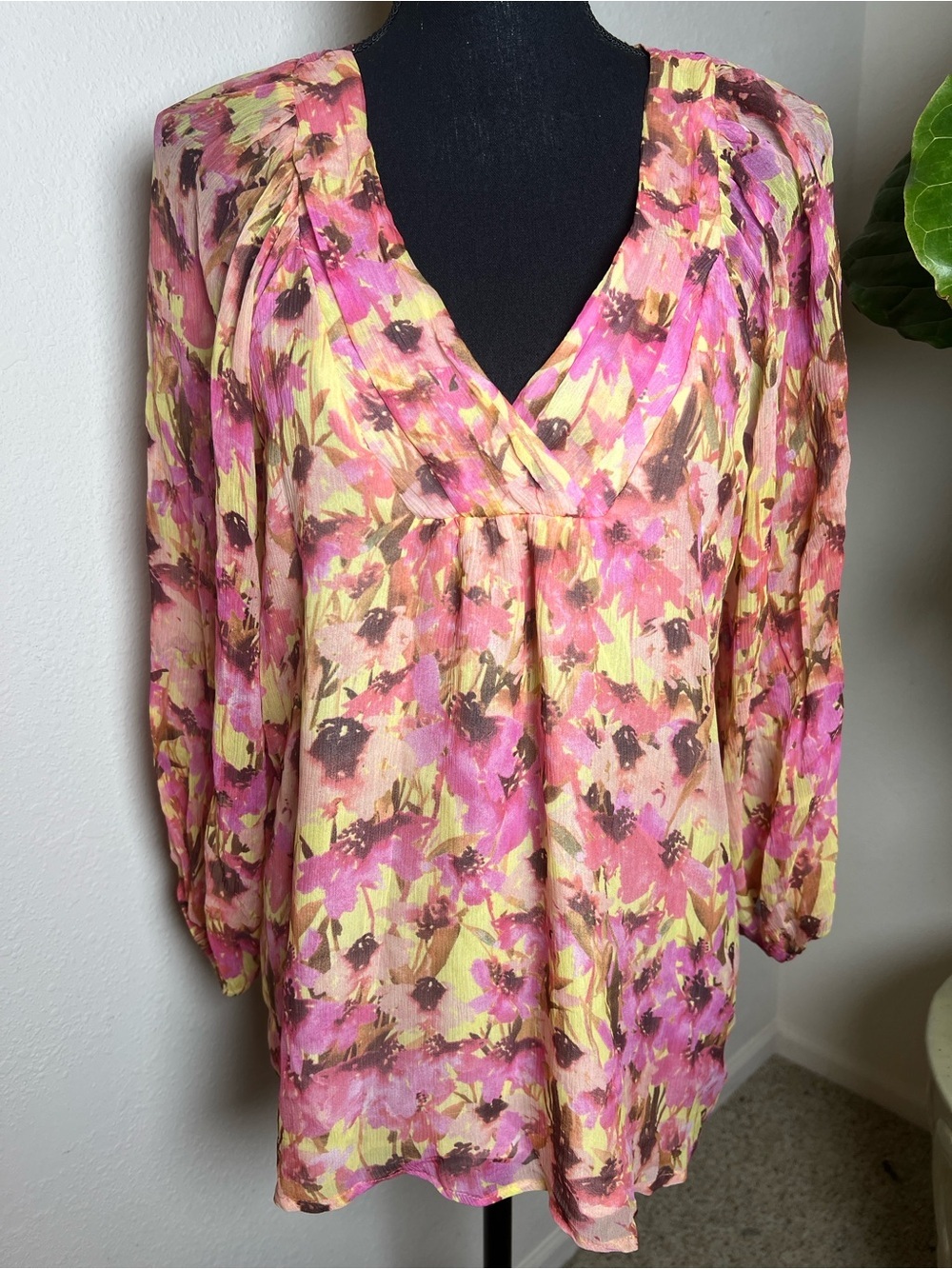 Sundance Women’s 100% Silk V-Neck 3/4 Sleeve Floral Flowy Top Blouse Large - Picture 16 of 16